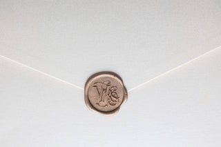 Envelope for a wedding invitation with luxury wax seal made by Auréon.